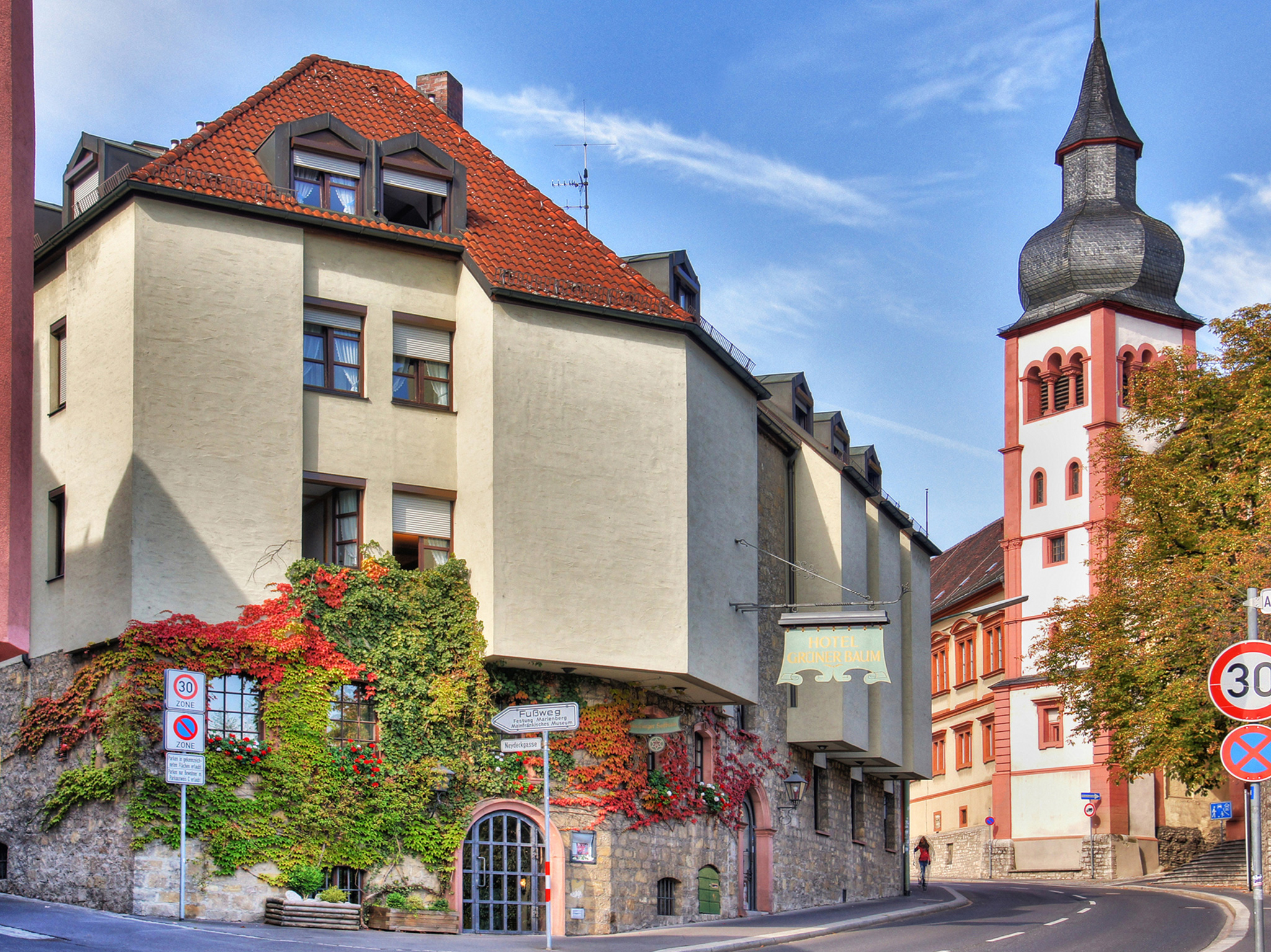 Aussenansicht Hotel Grüner Bam Würzburg